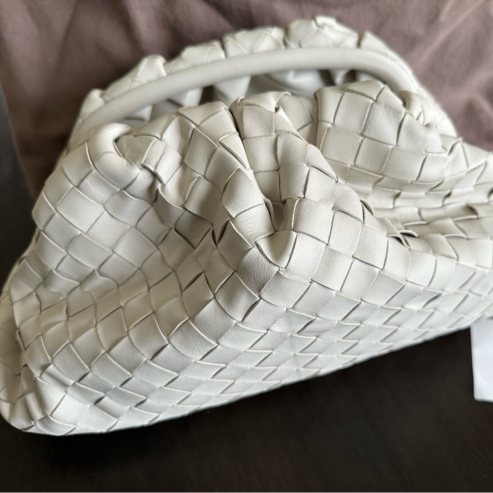 Bottega Veneta large clutch in white intrecciato - Picture 2 of 5